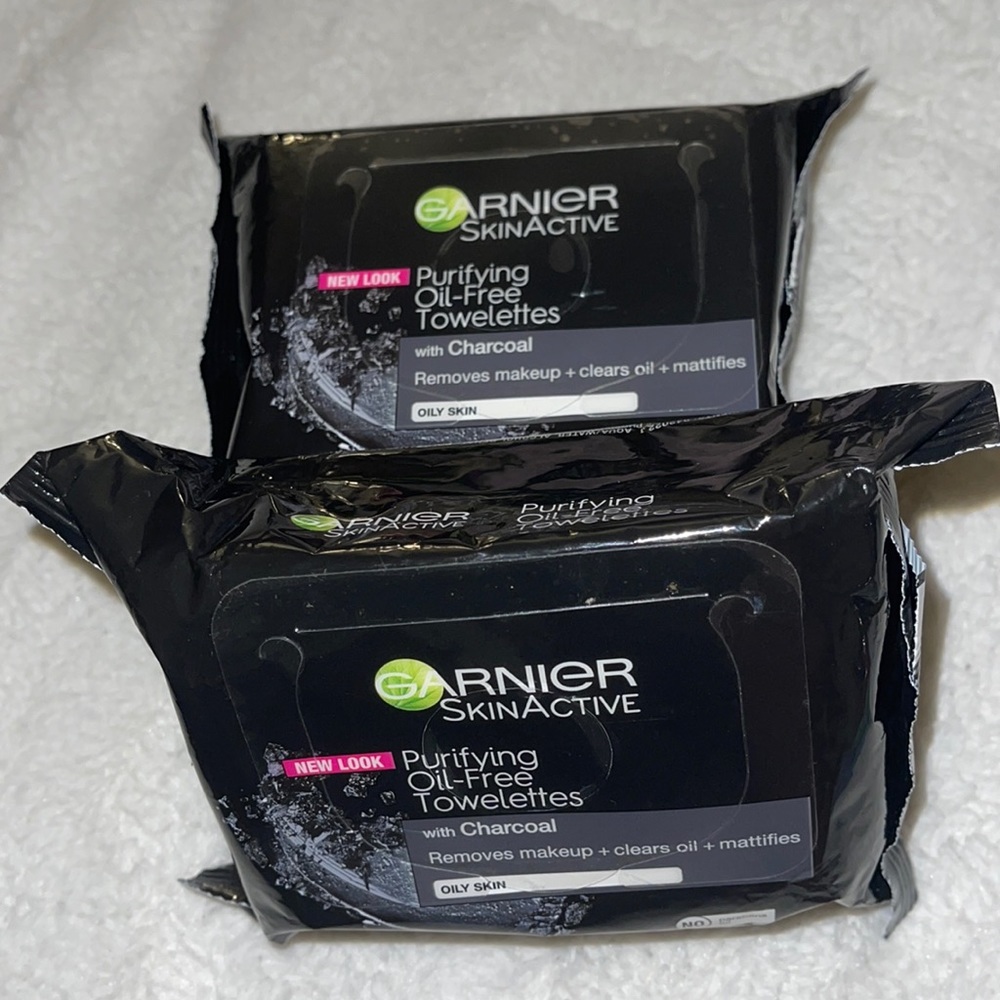 2 Garnier skinactive Towelettes